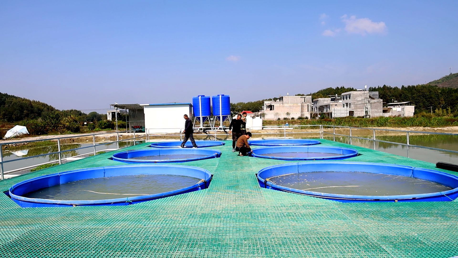 为什么水产养殖都选空气能_空气能热水器优缺点有哪些