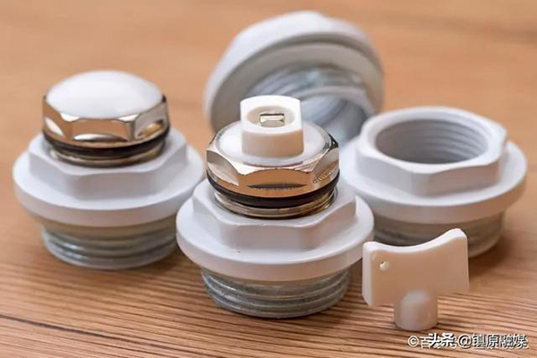 家里暖气片不热怎么办一招解决（家里暖气片不太热解决办法）_空气能热泵供暖设备价格